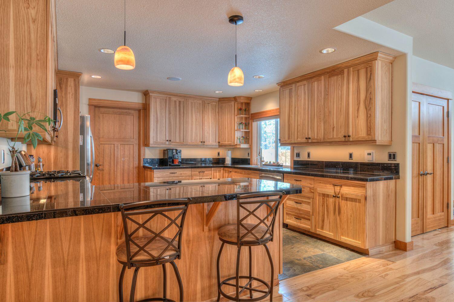 17315 Bakersfield Road Bend, OR 97707 - Photo 16 of 42 4ntt6wSA