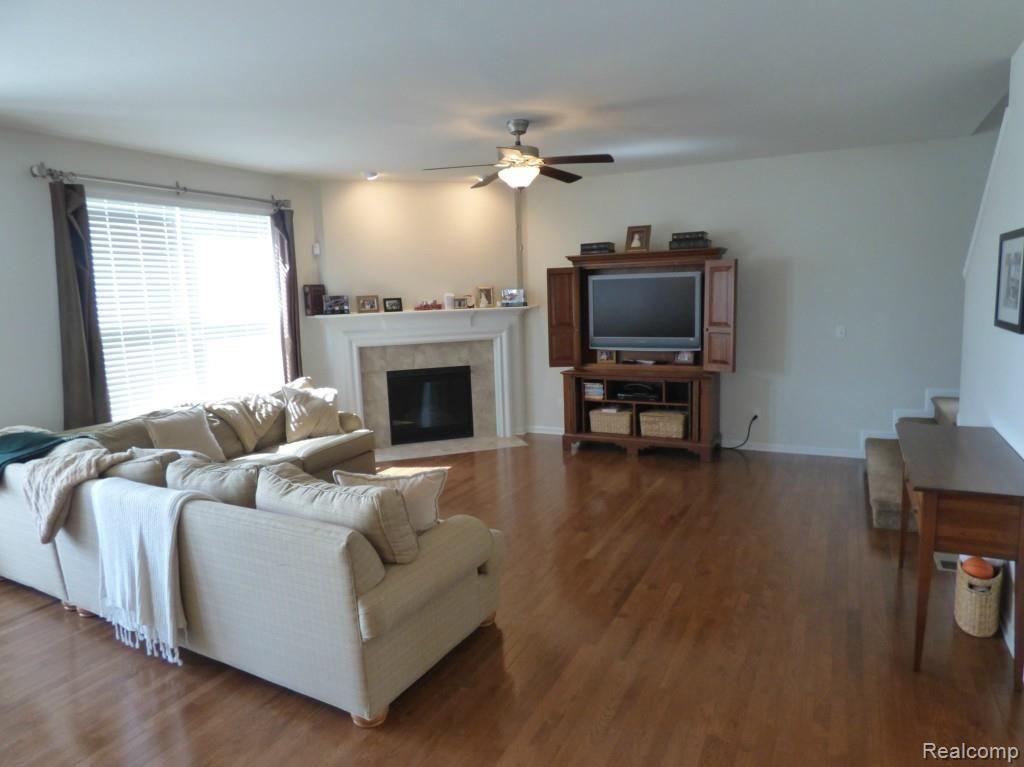 1842 Steeple Chase Road Canton, MI 48188 - Photo 16 of 47 P1230104.jpg