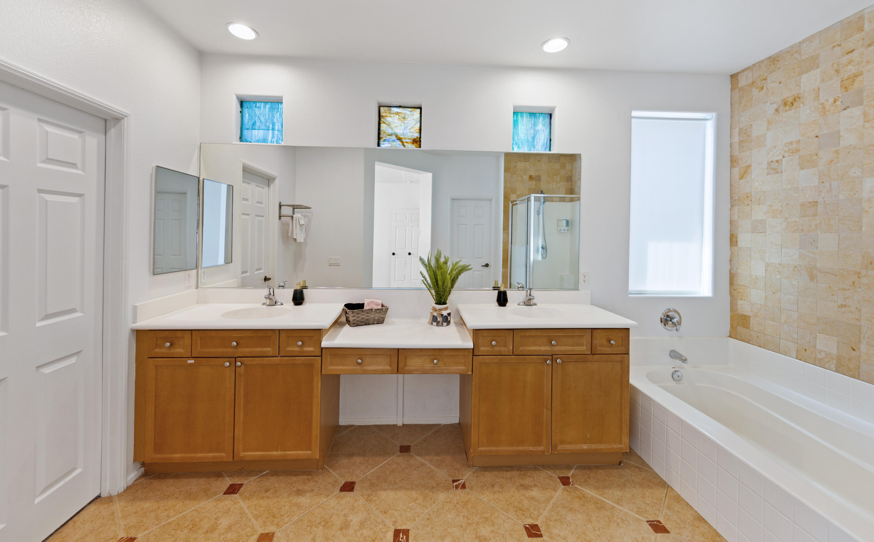 83299 Stagecoach Road Indio, CA 92203 - Photo 19 of 44 a bathroom with a tub a sink and mirror