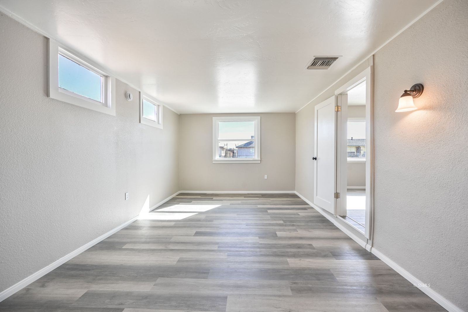233 North Alvord Street Ridgecrest, CA 93555 - Photo 18 of 32 a view of an empty room and window