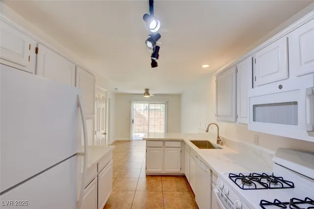 $2,000 | 10138 Rocky Tree Street, Las Vegas, NV 89183