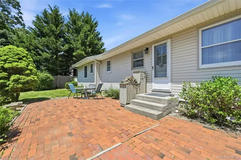 $1,200,000 | 62 Peterborough Drive, Northport, NY 11768