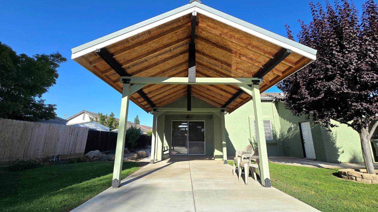 548 East Aspen Court Reedley, CA 93654 - Photo 41 of 52 Large covered patio with extra concrete