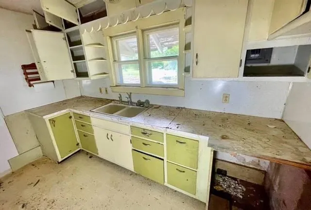 $33,000 | 404 South Lake Street, Rosendale, MO 64483