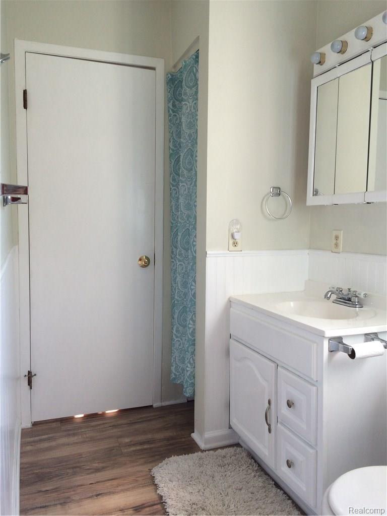 100 Center Street Fenton, MI 48430 - Photo 20 of 36 IMG_1082.JPG
