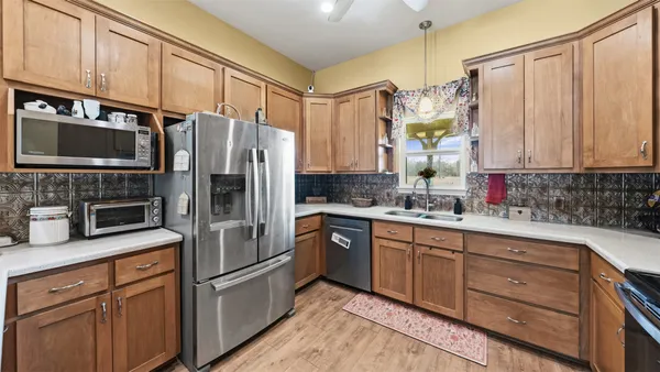 $647,500 | 1102 Fairview Drive, Rockdale, TX 76567