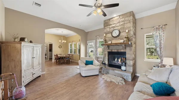 $647,500 | 1102 Fairview Drive, Rockdale, TX 76567