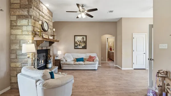 $647,500 | 1102 Fairview Drive, Rockdale, TX 76567