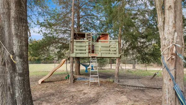 $647,500 | 1102 Fairview Drive, Rockdale, TX 76567