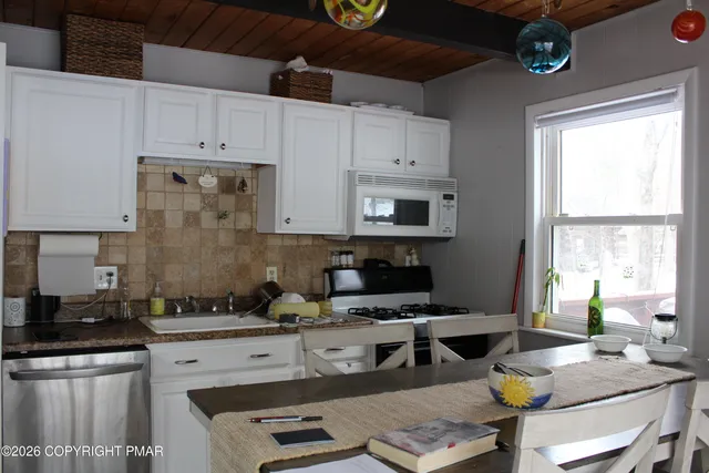 $218,000 | 167 Dorchester Drive, Bushkill, PA 18324