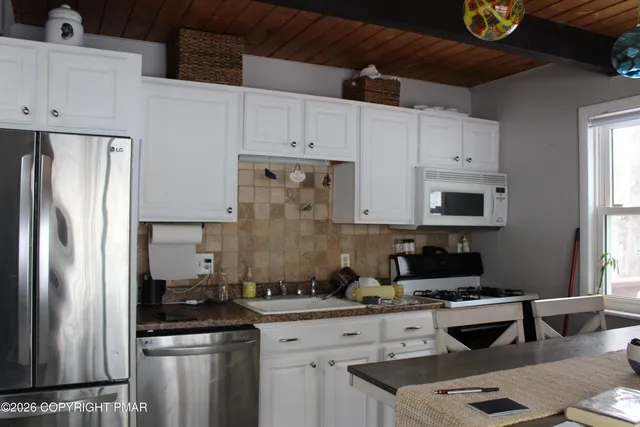 $218,000 | 167 Dorchester Drive, Bushkill, PA 18324