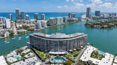 $4,950 | 900 Bay Drive, Unit 424, Miami Beach, FL 33141
