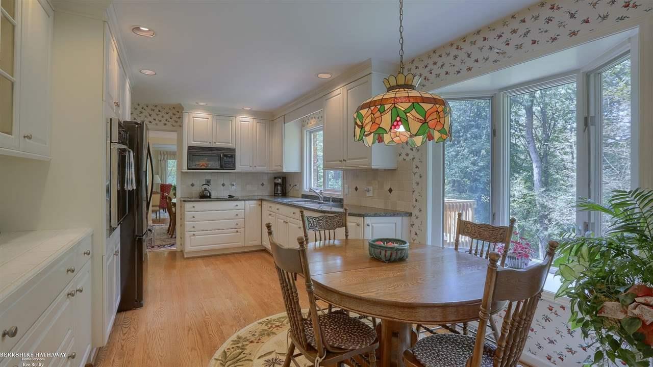6010 Deguise Court Rochester, MI 48306 - Photo 11 of 31 Breakfast Nook