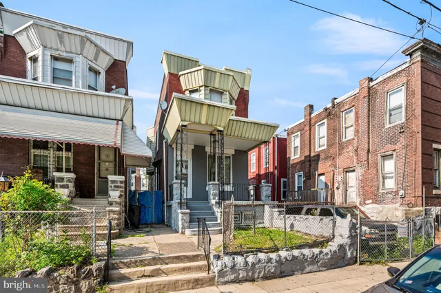 a view of a building with a fountain in patio