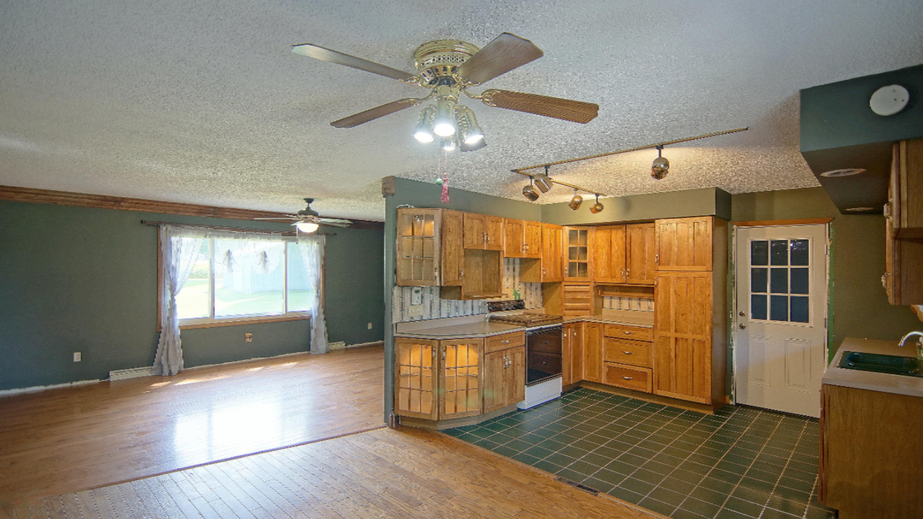 5620 Buffalo Road Buchanan, MI 49107 - Photo 5 of 28 DSC03696