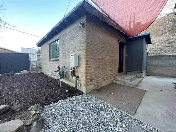$1,250 | 31401 Outer Highway 10 South, Redlands, CA 92373