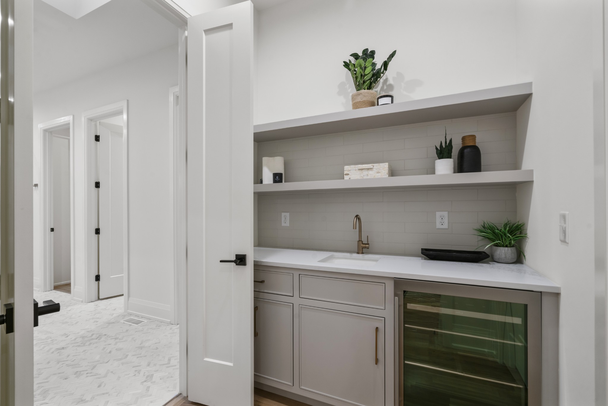 1323 Harding Place Nashville, TN 37215 - Photo 19 of 41 a close view of closet