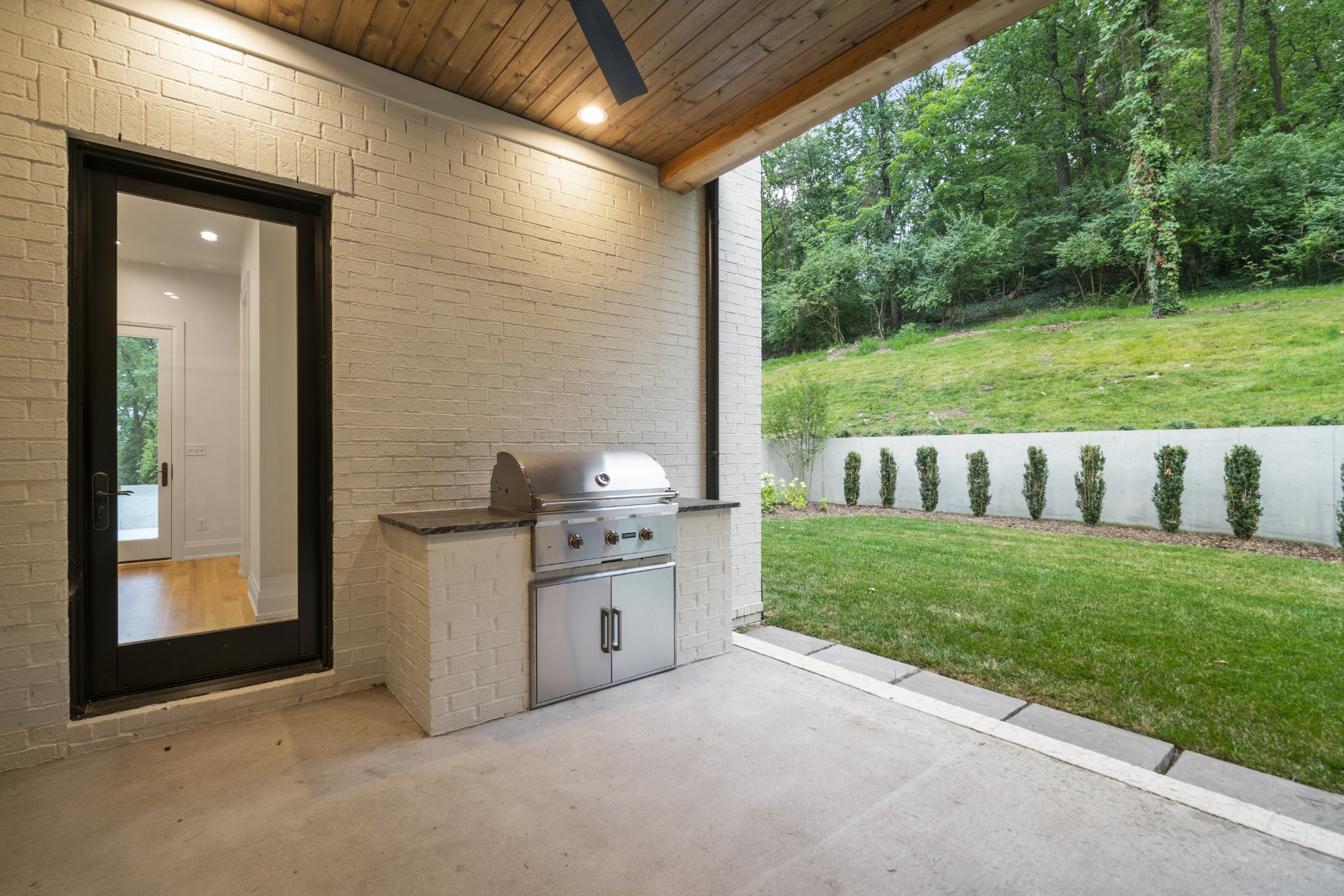 1323 Harding Place Nashville, TN 37215 - Photo 38 of 41 a view of an outdoor kitchen and sink