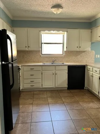 $1,800 | 1302 South Mesquite Avenue, New Braunfels, TX 78130