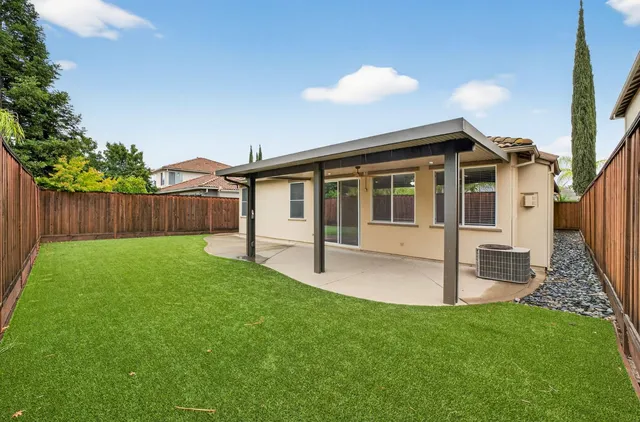 a view of a house with backyard and porch