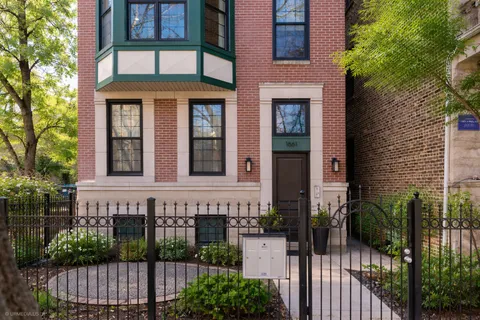 $670,000 | 1661 North Bell Avenue, Unit 2, Chicago, IL 60647