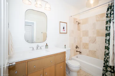 $670,000 | 1661 North Bell Avenue, Unit 2, Chicago, IL 60647