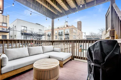 $670,000 | 1661 North Bell Avenue, Unit 2, Chicago, IL 60647