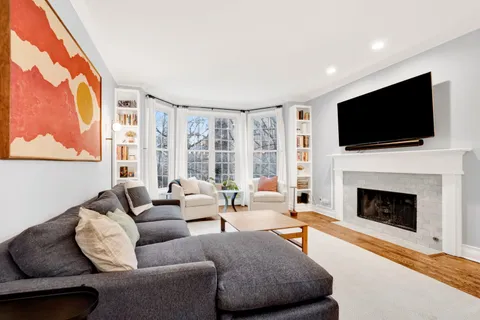 $670,000 | 1661 North Bell Avenue, Unit 2, Chicago, IL 60647