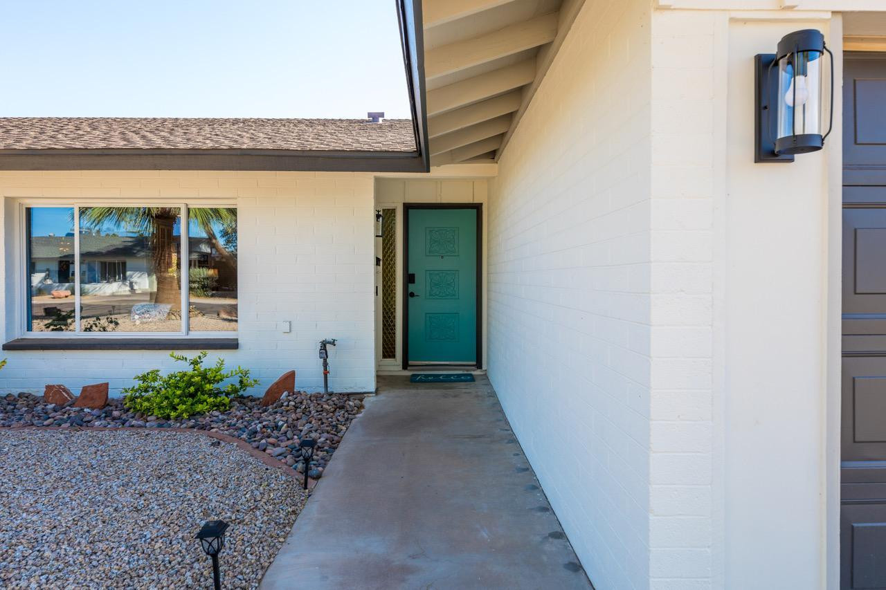 8307 East Arlington Road Scottsdale, AZ 85250 - Photo 4 of 25 a view of a entrance