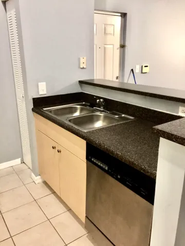 a close view of sink and tap