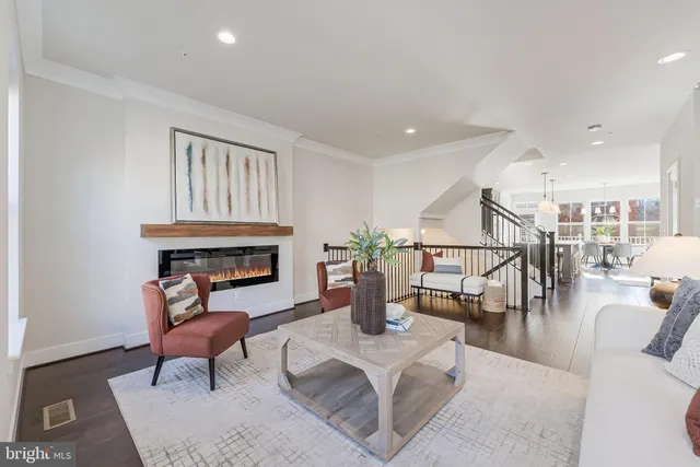$1,100,000 | 11695 Sunrise Square Place, Reston, VA 20191