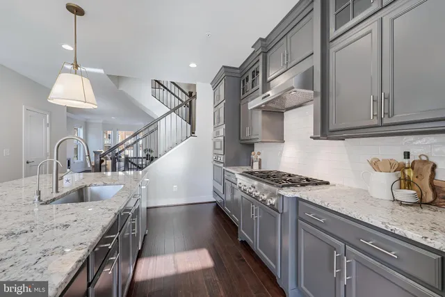 $1,100,000 | 11695 Sunrise Square Place, Reston, VA 20191