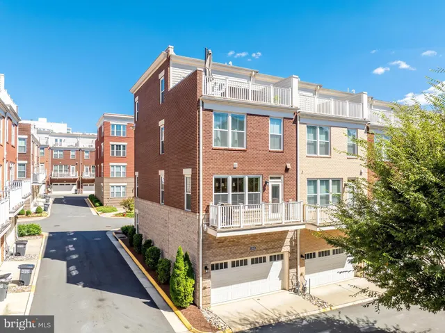 $1,100,000 | 11695 Sunrise Square Place, Reston, VA 20191