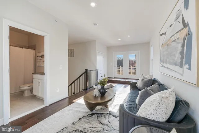 $1,100,000 | 11695 Sunrise Square Place, Reston, VA 20191