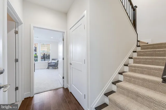 $1,100,000 | 11695 Sunrise Square Place, Reston, VA 20191