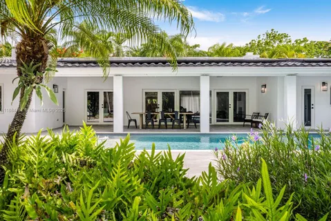 $3,890,000 | 6140 Southwest 121st Street, Pinecrest, FL 33156