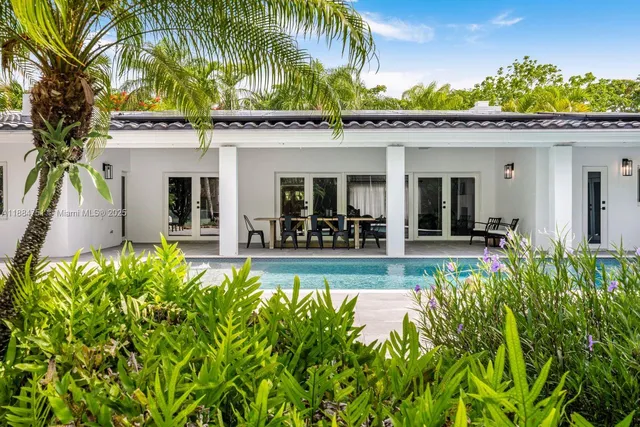 $3,890,000 | 6140 Southwest 121st Street, Pinecrest, FL 33156