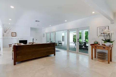 $3,890,000 | 6140 Southwest 121st Street, Pinecrest, FL 33156