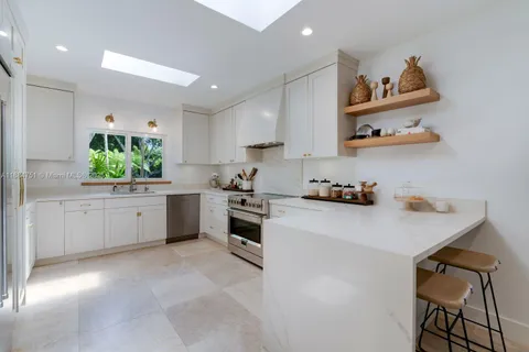 $3,890,000 | 6140 Southwest 121st Street, Pinecrest, FL 33156