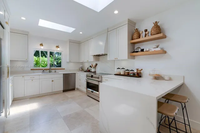 $3,890,000 | 6140 Southwest 121st Street, Pinecrest, FL 33156