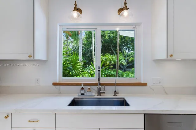 $3,890,000 | 6140 Southwest 121st Street, Pinecrest, FL 33156