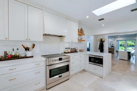 $3,890,000 | 6140 Southwest 121st Street, Pinecrest, FL 33156