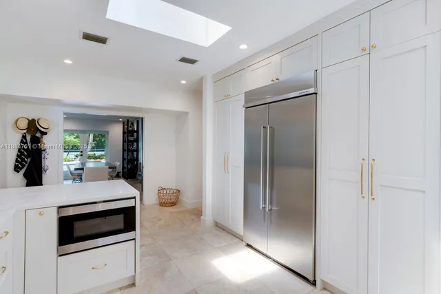 $3,890,000 | 6140 Southwest 121st Street, Pinecrest, FL 33156