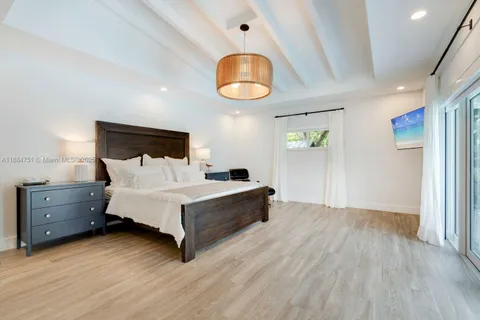 $3,890,000 | 6140 Southwest 121st Street, Pinecrest, FL 33156