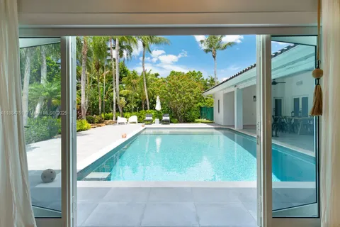 $3,890,000 | 6140 Southwest 121st Street, Pinecrest, FL 33156