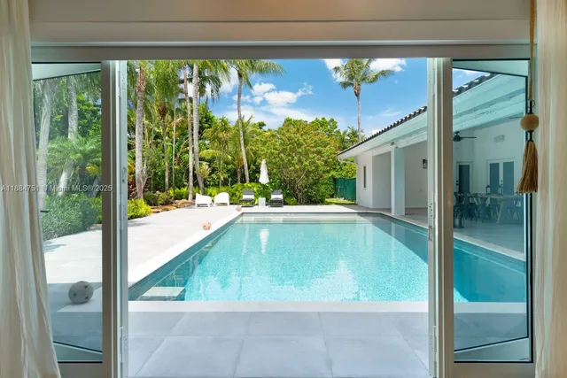 $3,890,000 | 6140 Southwest 121st Street, Pinecrest, FL 33156