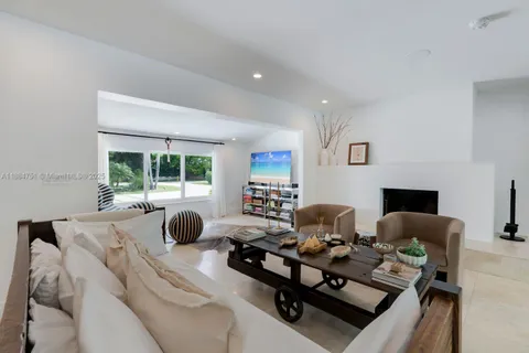 $3,890,000 | 6140 Southwest 121st Street, Pinecrest, FL 33156