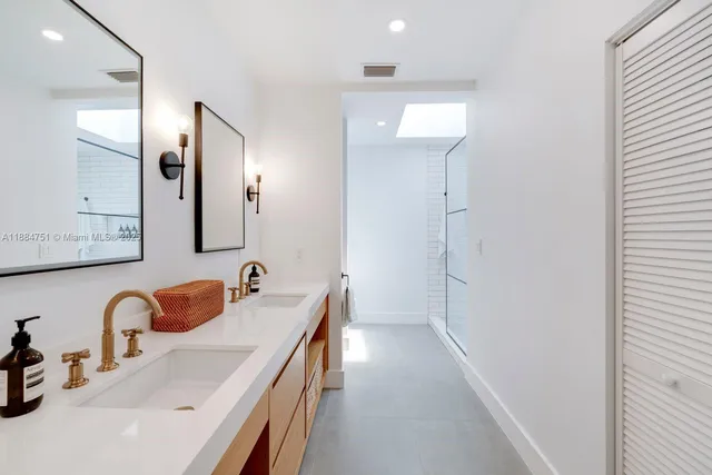 $3,890,000 | 6140 Southwest 121st Street, Pinecrest, FL 33156