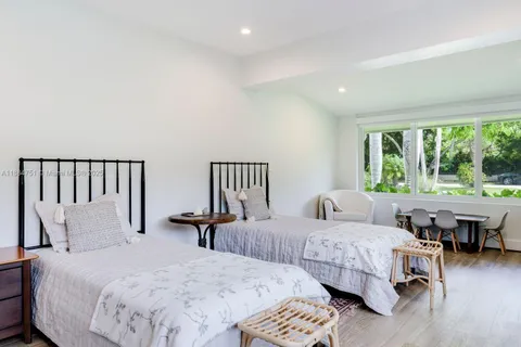 $3,890,000 | 6140 Southwest 121st Street, Pinecrest, FL 33156