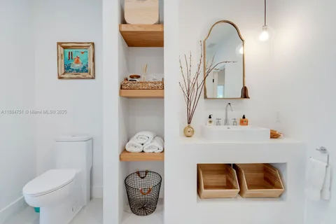 $3,890,000 | 6140 Southwest 121st Street, Pinecrest, FL 33156